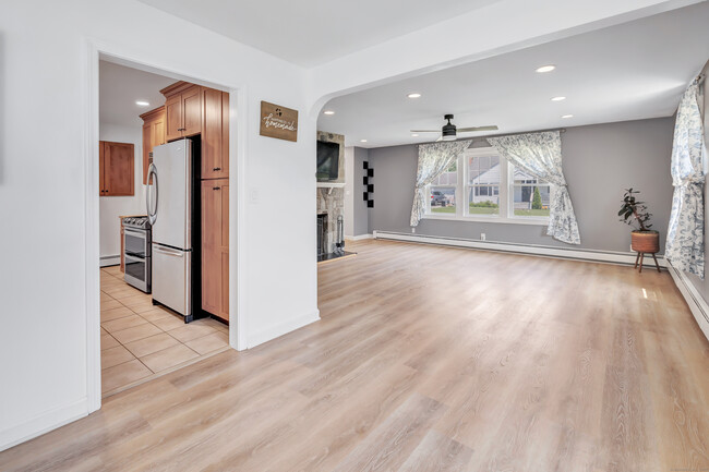 Building Photo - 61 Wakeley St