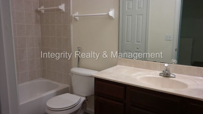 Building Photo - 3-bedroom townhome in Jacksonville