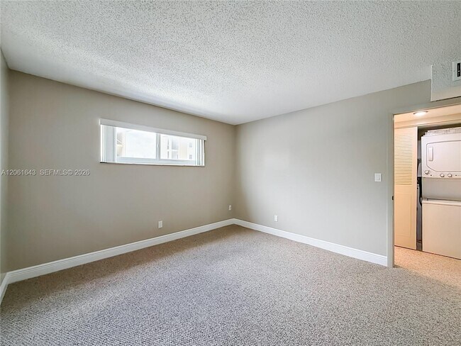 Building Photo - 6211 SW 37th St