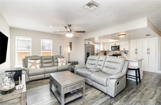 Building Photo - 517 98th Ave N