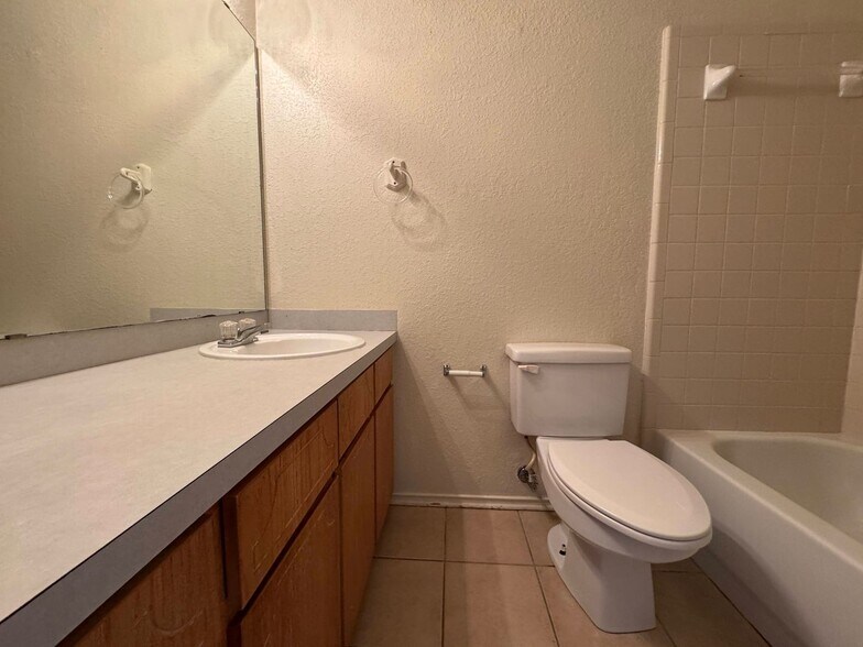 Building Photo - 4207 Deek Dr