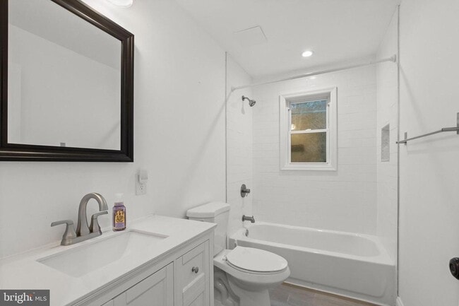 Building Photo - 7922 Babikow Rd