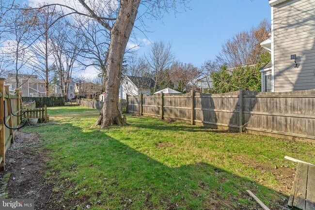 Building Photo - 516 Second St