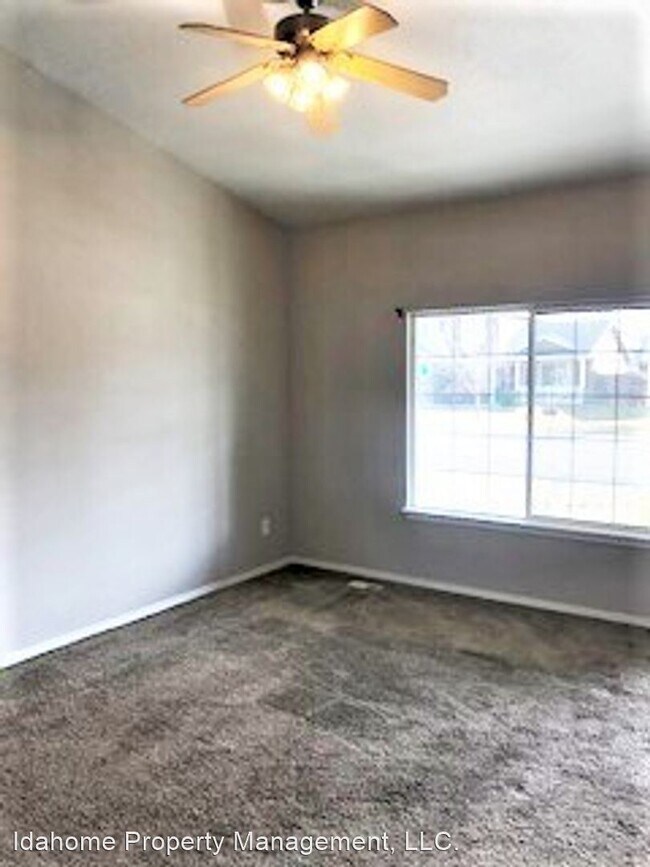 Building Photo - 4 br, 2.5 bath House - 610 E Blue Heron St