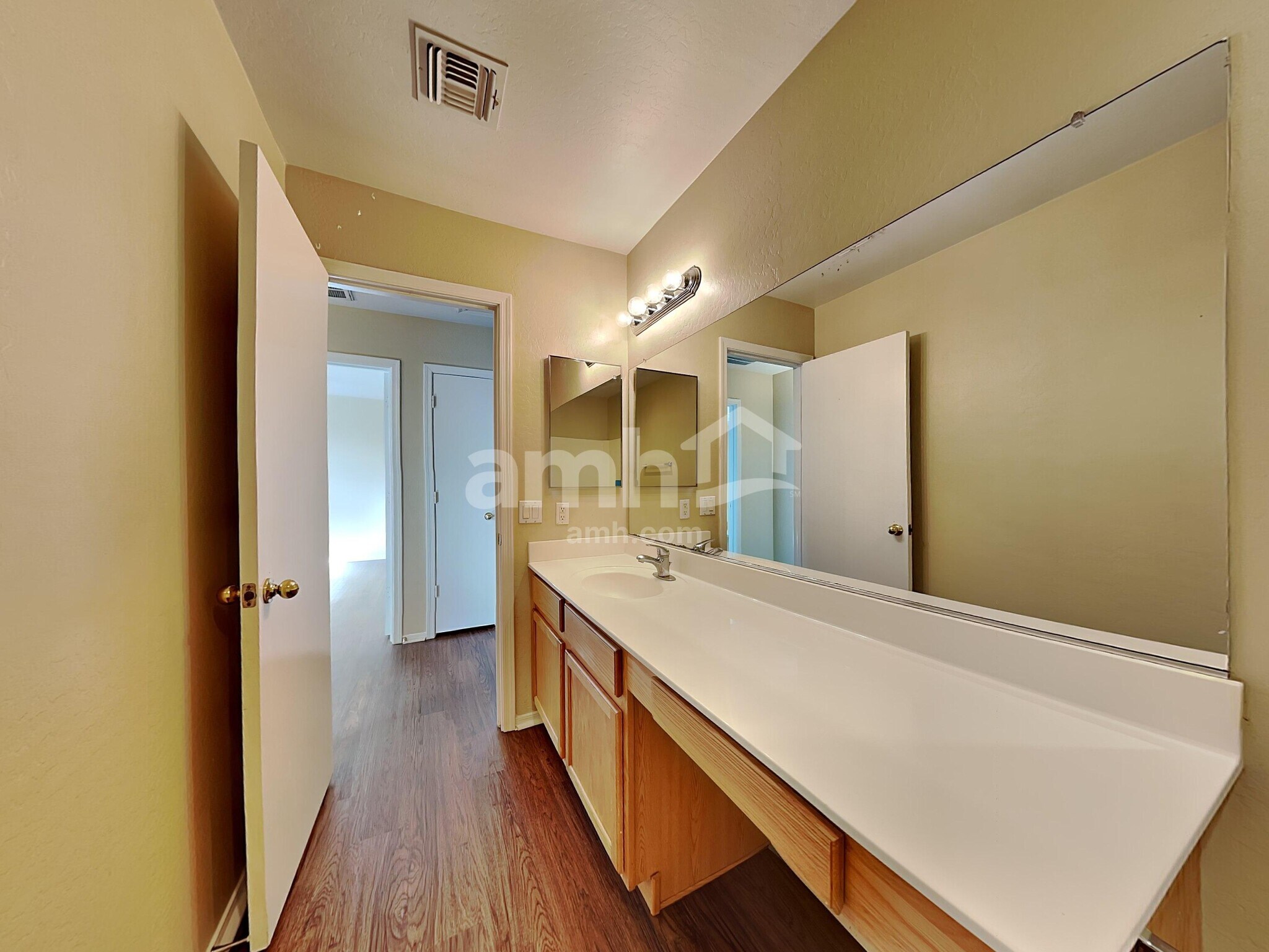 Building Photo - 1843 S 105th Dr