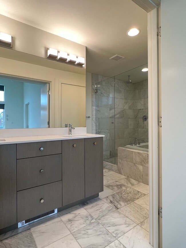 Building Photo - Amazing modern townhouse tucked away in pr...