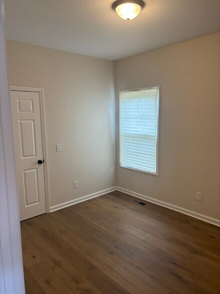 Building Photo - 210 Cherokee Dr