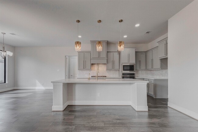 Building Photo - 30627 S Creek Way