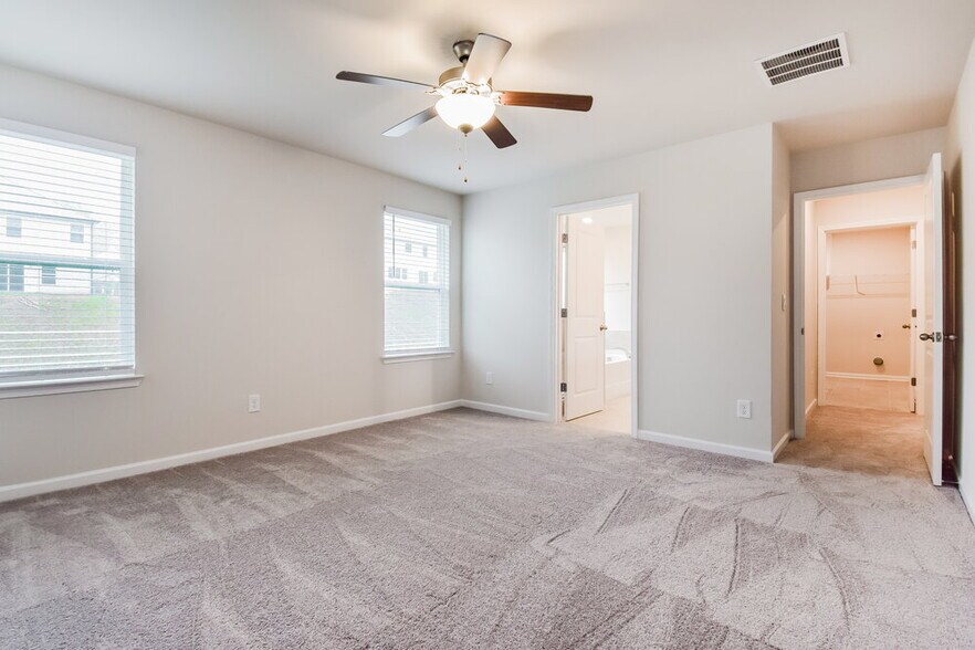 Building Photo - 466 Magnolia Dr