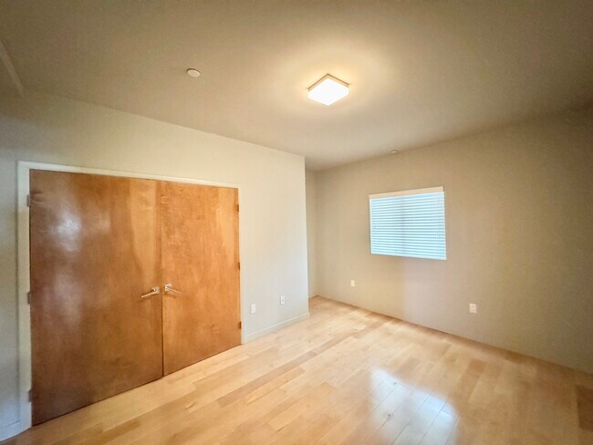 Building Photo - 1529 S Westgate Ave