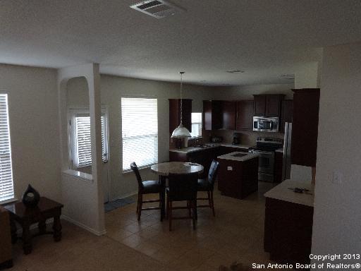 Building Photo - Spacious 3/2.5 in Cibolo