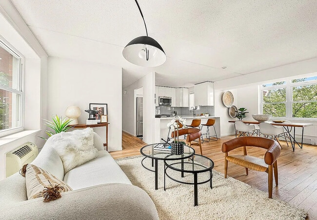 Building Photo - 6 Renaissance Ct