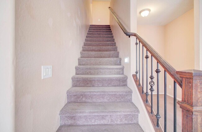 Building Photo - 5659 S 239th Dr