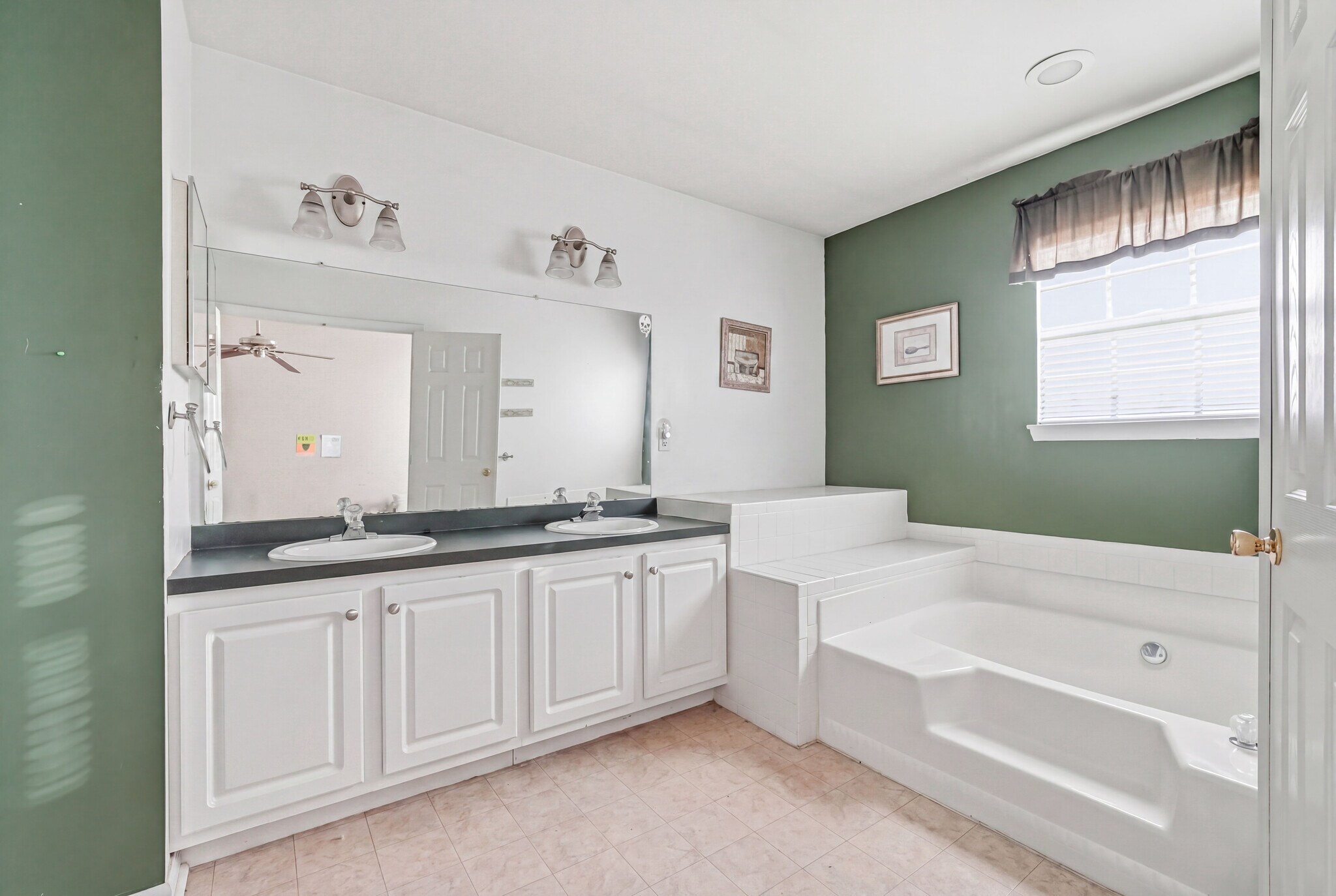 Building Photo - 327 Allens Ln