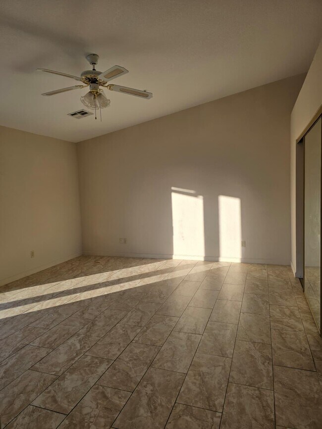 Building Photo - 9673 Vista Del Valle