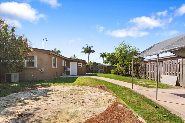 Building Photo - 11535 Lincoln Blvd