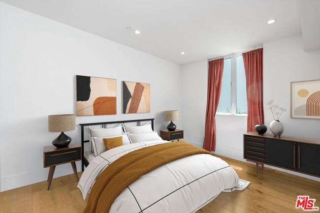 Building Photo - 656 California Ave