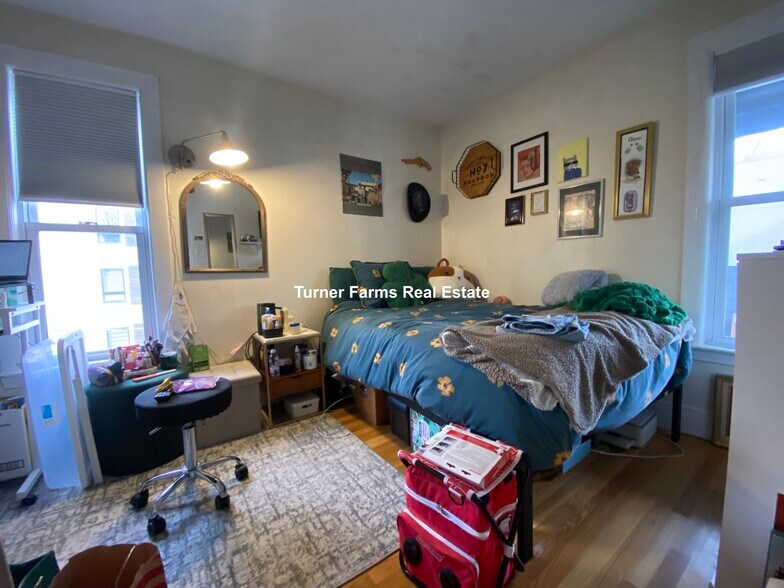 Building Photo - 11 Leverett St