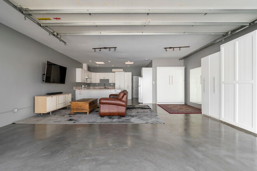 Building Photo - 3215 W Chandler Blvd