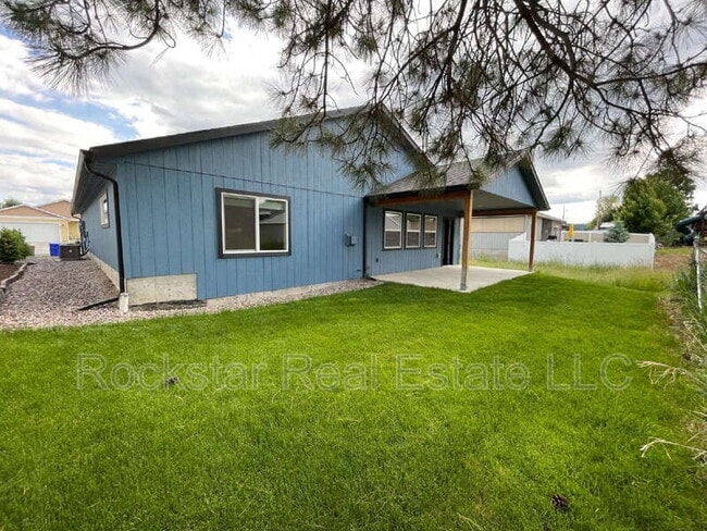 Building Photo - 625 E Canterbury Ln
