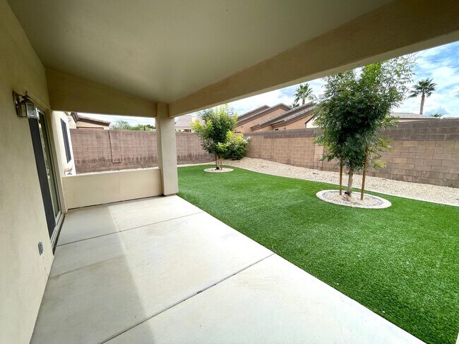 Building Photo - Beautiful 3 Bedroom Home in Hualapai Shadows! *HOME IS CURRENTLY OCCUPIED, PLEASE DO NOT DISTURB ...