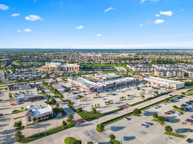 Building Photo - 17019 Seminole Ridge Dr