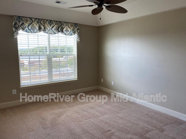 Building Photo - 8606 Wintergreen Ct