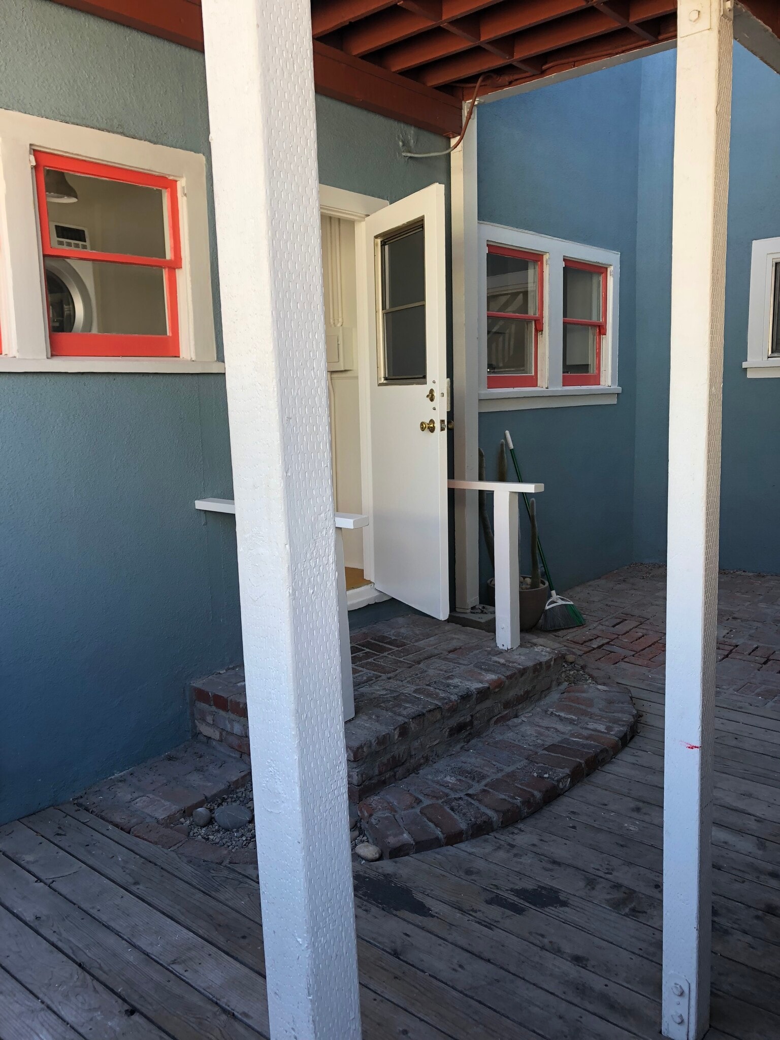 Building Photo - 3170 Rowena Ave