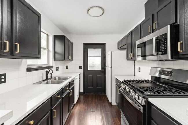 Building Photo - 6908 Villita Cove