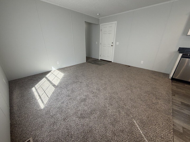 Building Photo - 38100 Ducharme Dr