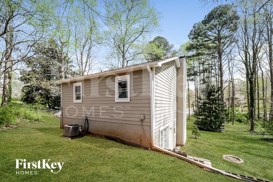 Building Photo - 3465 Rainbow Dr