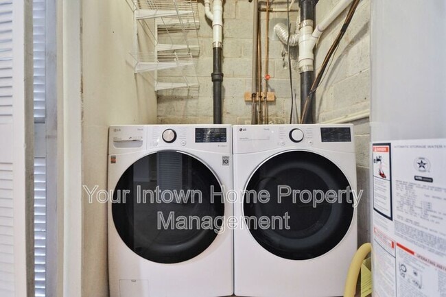 Building Photo - 317 Eureka Dr NE