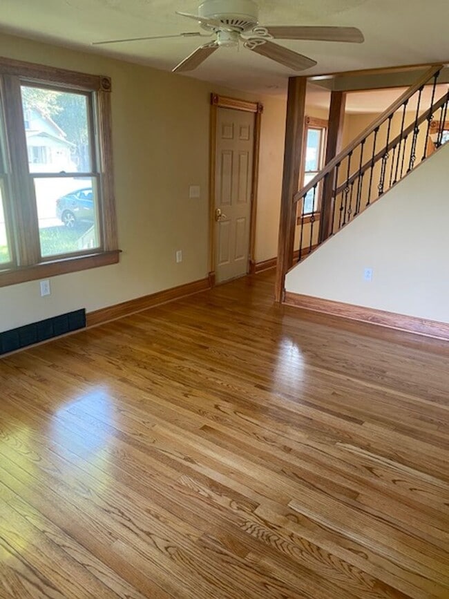 Building Photo - 124 Maxwell Ave