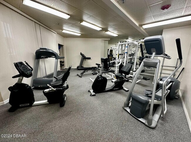 Building Photo - 1 Oceans W Blvd