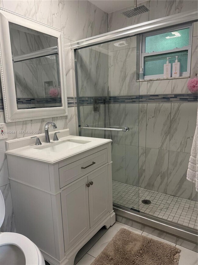 Building Photo - 1432 NE 5th Ave