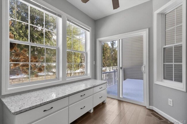 Building Photo - 135 N River Dr