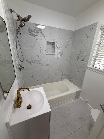 Remodeled bathroom - 1543 11th St