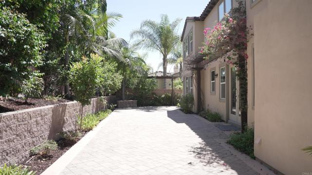 Building Photo - 1050 White Alder Ave