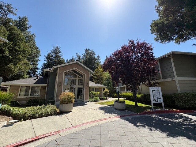 Building Photo - 2701 Somerset Park Cir