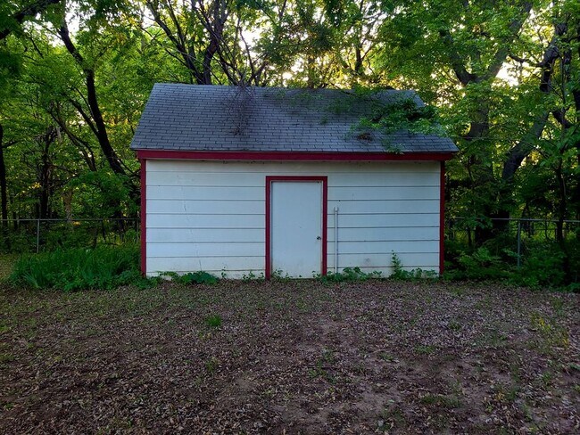 Building Photo - 707 N 9th St
