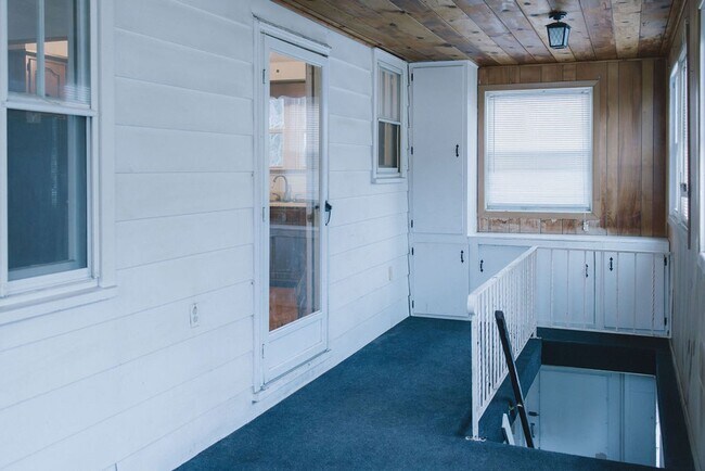 Building Photo - 114 Thompson St