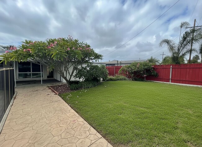 Building Photo - 5027 Ensign St