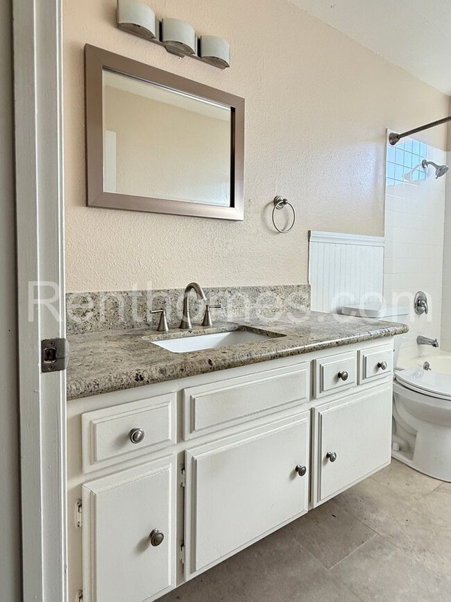 Building Photo - 371 Compass Rd