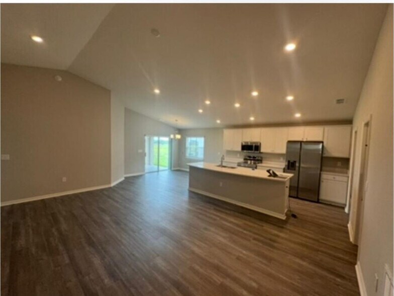 Building Photo - 2219 Sunset Way