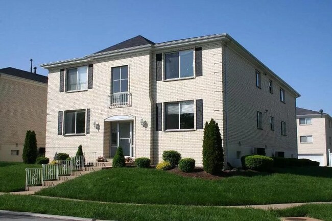 Primary Photo - 10022 Chardin Way