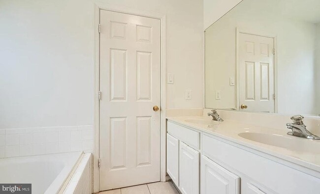 Building Photo - 4 Maya Way