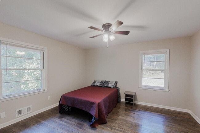 Building Photo - North Hairston | Hickory Hills Estates Home just an 8-minute walk to the transit stop at N Hairst...