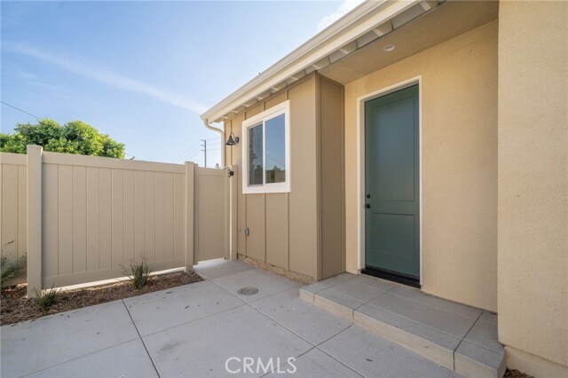 Building Photo - 800 N Amelia Ave