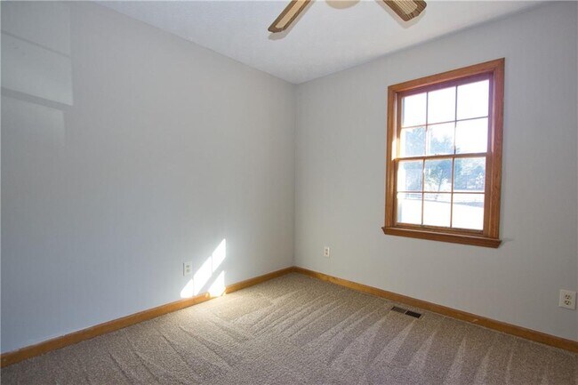 Building Photo - 2420 Green Rd