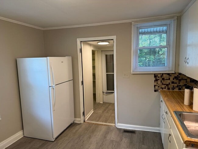 Building Photo - 3 Bedroom 1 Bath for rent